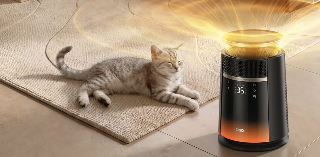 Dreo 720S en mode 360° diffusant la chaleur tout autour de lui, à côté d'un chat allongé sur un tapis